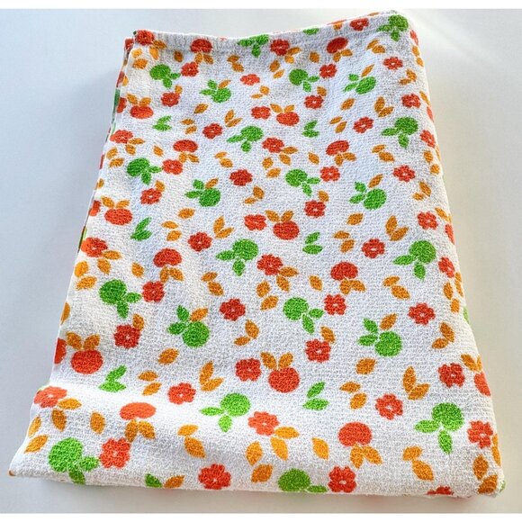 Vintage 70s beach towel, novelty print, red green orange apples, oversized - Picture 5 of 9